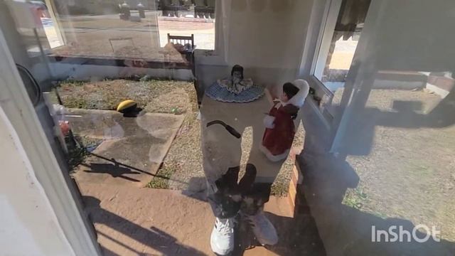 Grieving Parents give the Daughter a Dollhouse - Grave of Little Nadine Earles смотреть онлайн