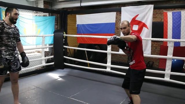 Видео урок - отработка комбинации на лапах смотреть онлайн