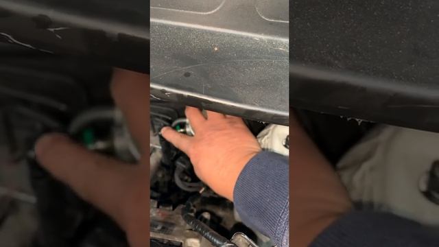 Kia Sportage 1.7 CRDI FUEL FILTER REPLACED (part 5) смотреть онлайн