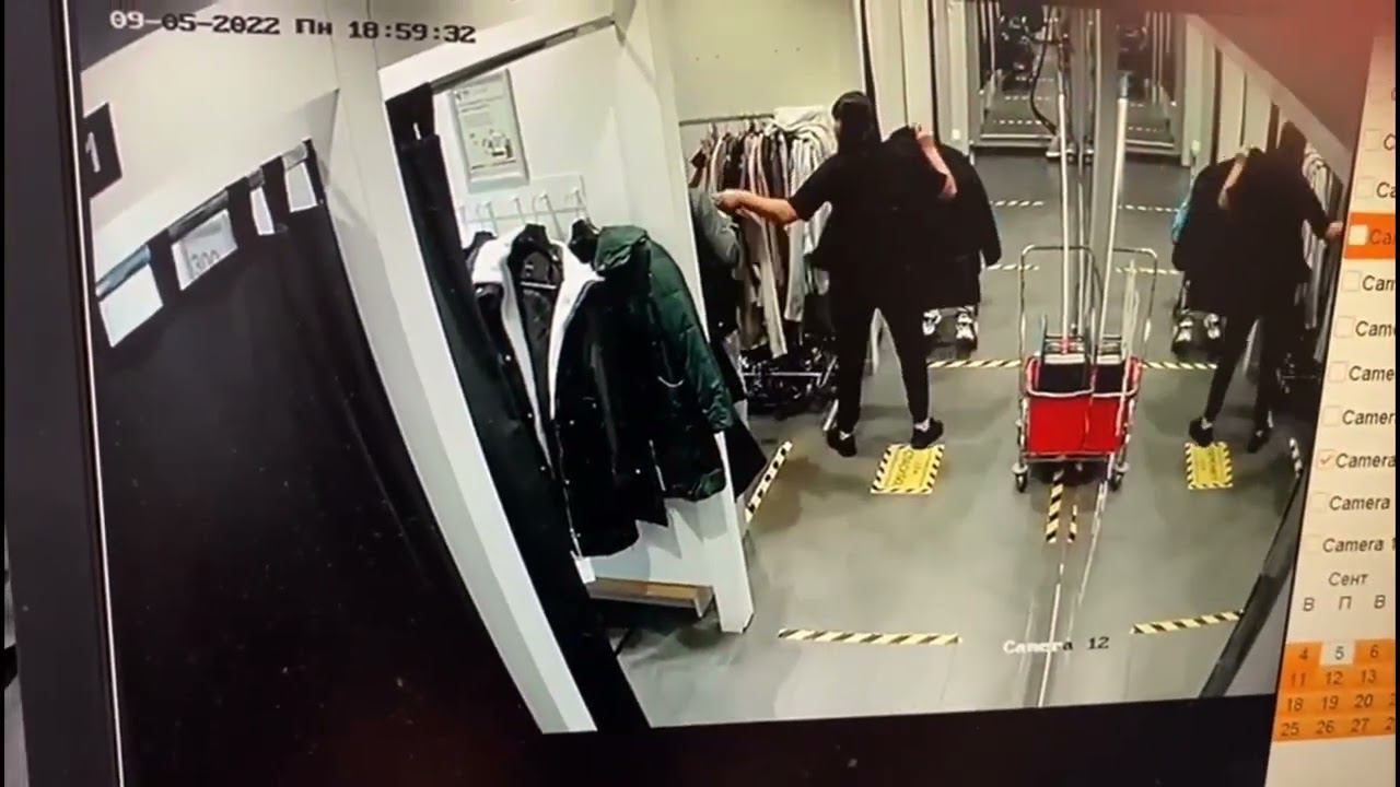 Двух мамочек с колясками подозревают в краже из бутика в Екатеринбурге смотреть онлайн
