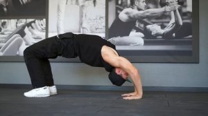 СТОЙКА НА РУКАХ ДЛЯ НАЧИНАЮЩИХ ПРОСТО НА ИЗИ • РАБОТАЕТ 100%