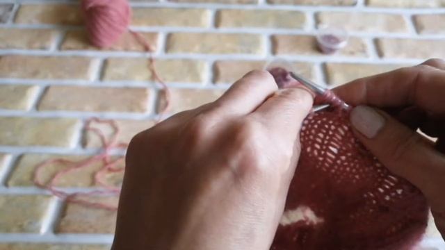Ввязываем бусинки при помощи крючка. смотреть онлайн