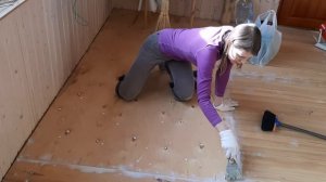 Укладка фанеры под линолеум. Затирка швов герметиком.  Продолжение. 4й приезд. Дом.