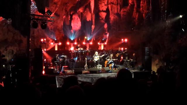 Jose Feliciano at St. Michael's Cave (Gibraltar) смотреть онлайн
