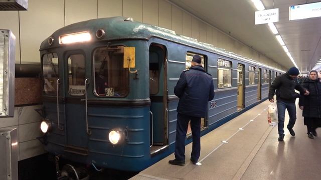Московский Метрополитен Еж-3 серии 5782 и 5735 на станции Котельники смотреть онлайн