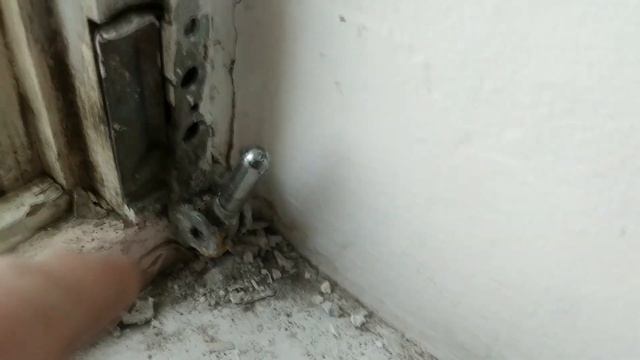 Замена петель Siegenia на деревянном окне