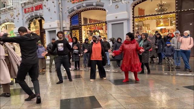 Москва Дарида Лезгинка 2021 Девушки Танцуют Красиво Парни Бомбанули Улицу Никольская ALISHKA Darida смотреть онлайн