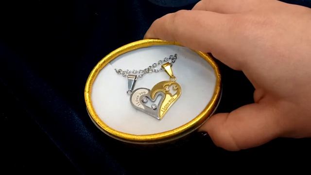 парные кулоны - сердце на двоих. Сталь и титан на стальных цепочках в подарочном футляре смотреть онлайн
