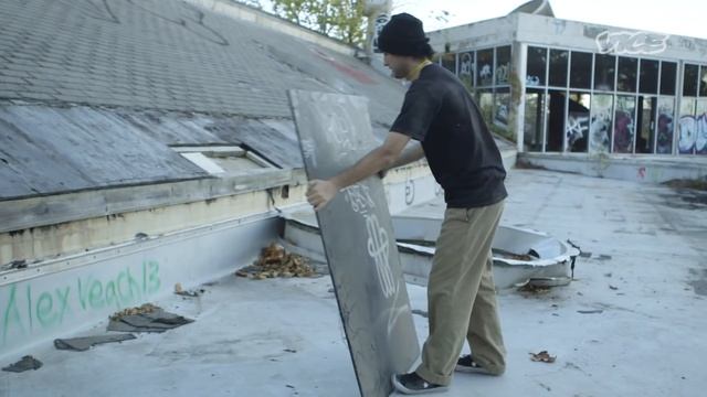 Pro Skaters vs Abandoned Asylum | Can You Skate It? смотреть онлайн
