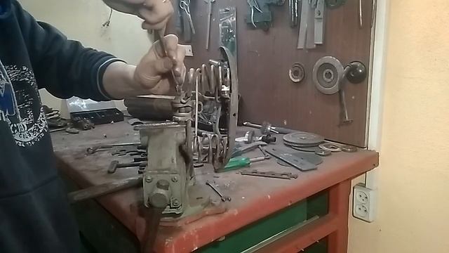 Разбираю велосипед донора, сиденье для красной Десны по прозвищу "ПОЖАРНЫЙ" смотреть онлайн