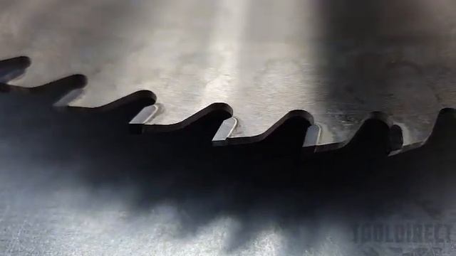 Пильный диск с двойной толщиной корпусом и пропилом ультратонкого типа для древесины ценных пород смотреть онлайн