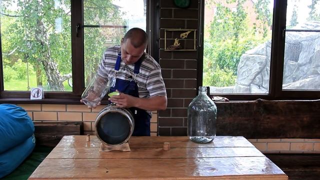 Процесс созревания напитка в дубовой бочке: взгляд изнутри! смотреть онлайн