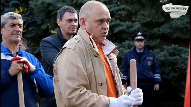 200 новых деревьев посадили депутаты и чиновники смотреть онлайн
