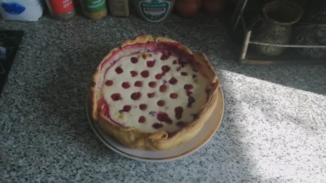 Творожно-ягодный пирог на слоёном тесте, просто, быстро и очень вкусно! смотреть онлайн