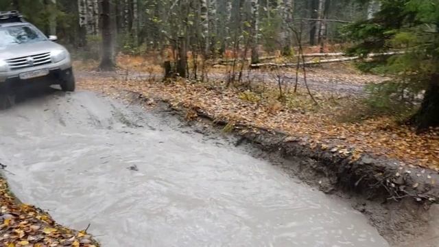 Стоковый Duster реально едет по бездорожью!!! смотреть онлайн