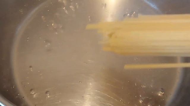 СПАГЕТТИ С КЛУБНИКОЙ. ПРОСТО, БЫСТРО, ИЗЫСКАННО! | SPAGHETTI CON LE FRAGOLE смотреть онлайн