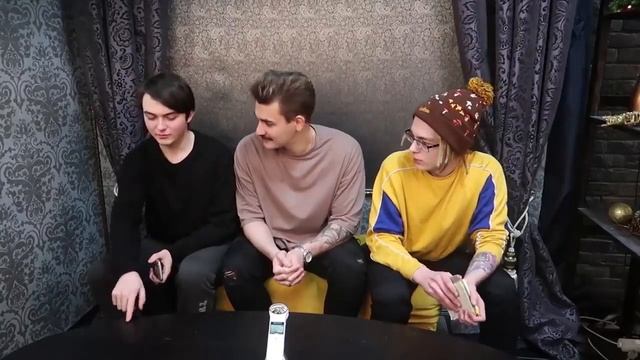 Юлик на маленьком Желтом Диване МЖД #3 (перезалив)