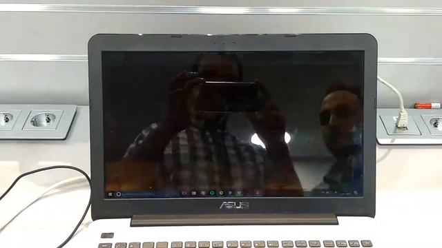 Fallo en pantalla Asus X555L 13-07-2017 смотреть онлайн