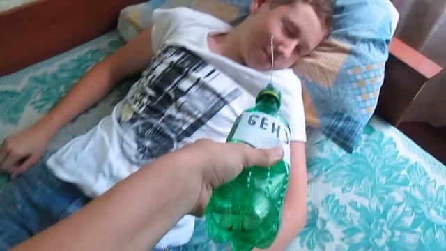 ПОДЖИГАЮ спящего Влада !!! ОН СГОРЕЛ ?!??!?! смотреть онлайн