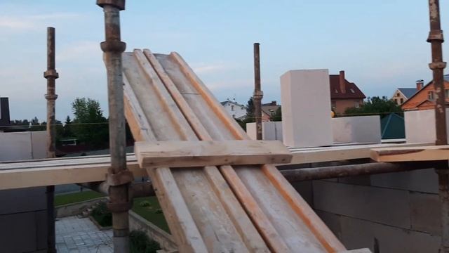 Комментатор от бога. Мамарасел. Как построить дом из газоблока.