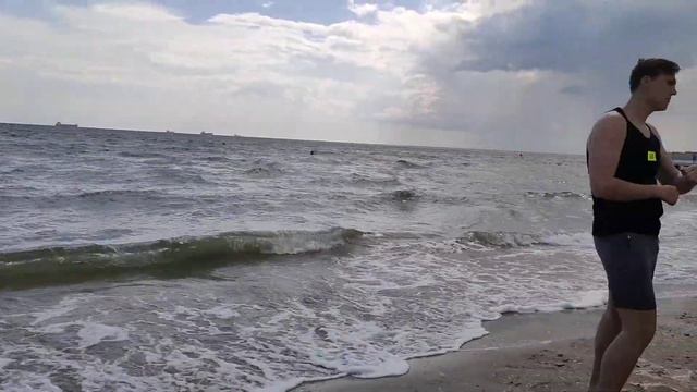 Наслаждаться морем и солнцем в компании дрзей(будьте счастливыми) смотреть онлайн