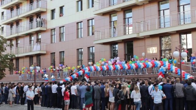 Танцы с шариками на открытии общежития СтГАУ смотреть онлайн