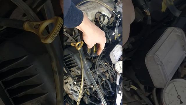 Проверка давления масла в двигателе D4HB AH410787 смотреть онлайн