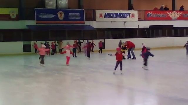 Флешмоб на коньках каток в Марьино смотреть онлайн