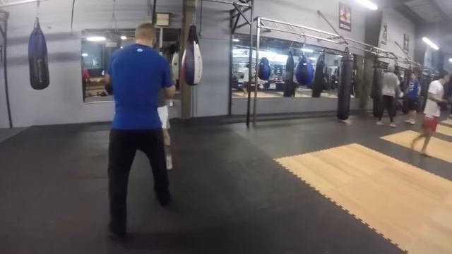 Коди Гарбрандт работа на лапах с Ти Джее Диллошоу смотреть онлайн