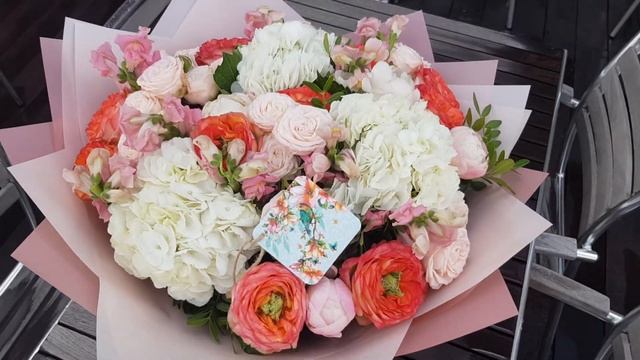 Букет из гортензии и роз смотреть онлайн