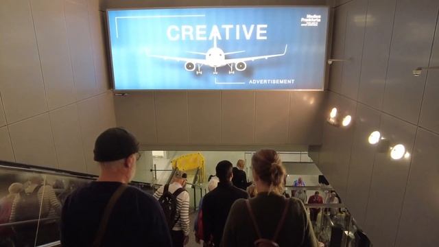 ARRIVING in FRANKFURT, GERMANY - (FRA) Airport tour смотреть онлайн