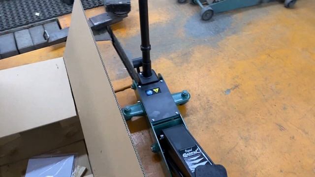 Домкрат Compac 3T-C. Дания. смотреть онлайн