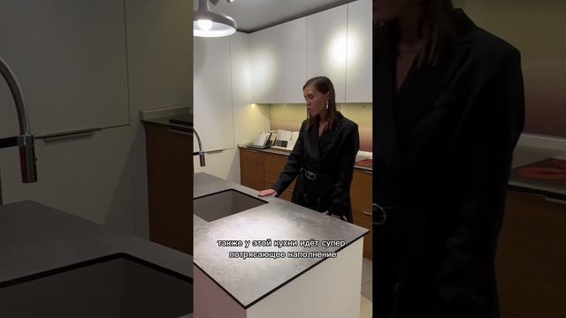 Обзор выставочной кухни НА РАСПРОДАЖЕ ? Кухня СОФТ с фасадами из шпона и кухонным остановом! смотреть онлайн
