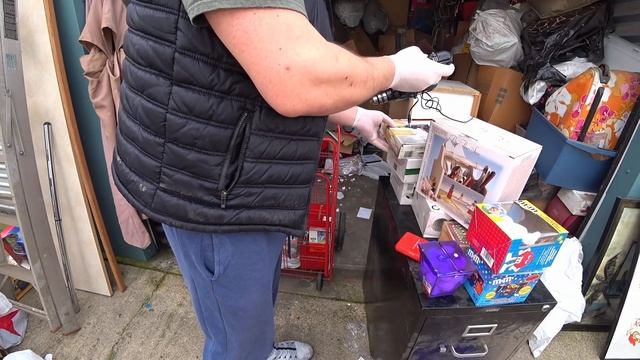 Распаковка контейнера в США. Заброшенный контейнер из "плохого" района. Часть 1. смотреть онлайн