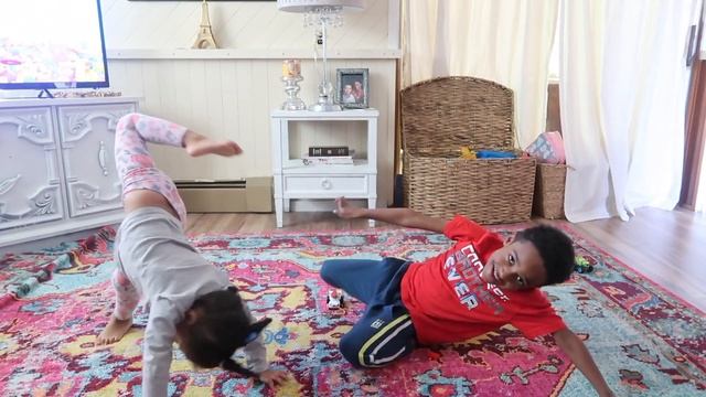 KIDS MAKE LETTERS WITH THEIR BODIES - KIDSYOUTUBE смотреть онлайн