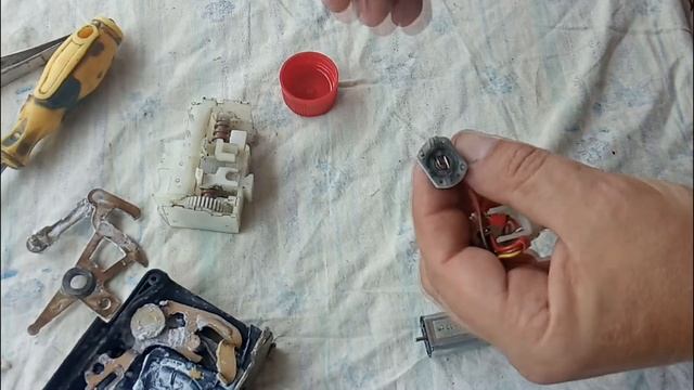 Ремонт моторчик центрального замка двери PEUGEOT EXPERT 2003 смотреть онлайн