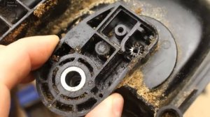 Ремонт электро бензо пилы Makita UC4030A / Натяжитель цепи