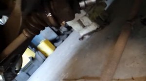 Меняю сцепление на Пежо 107 робот без помощников.