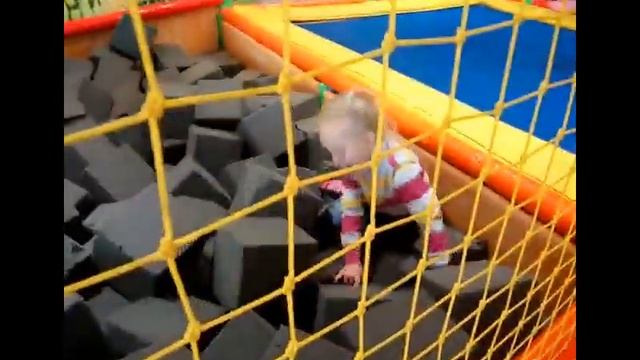 ВЛОГ: Мадагаскар парк. Песочница, Вулкан, Батуты. г. Саранск тц. Сити парк Madagascar park смотреть онлайн