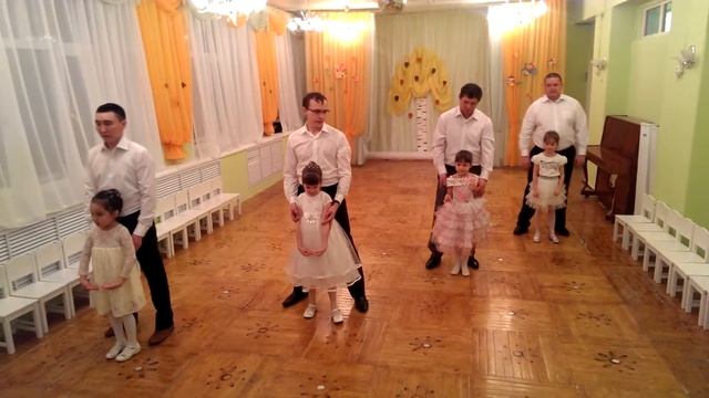 Танец папы и дочки ) Очень трогательно смотреть онлайн
