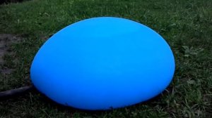 Надуваю огромный шарик с водой 150 литров! и он лопается!!!!!!!!!!!!!!!