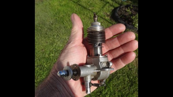 Заводим авиамодельный моторчик ,,К-16,,  компрессионный