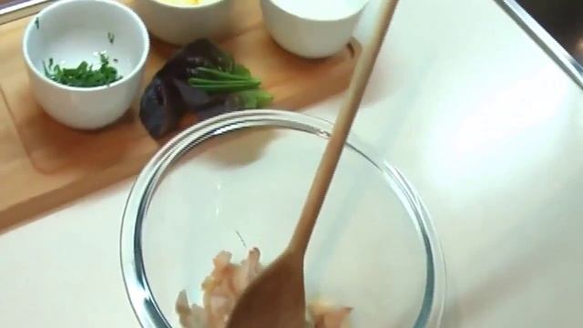 Рецепты из рыбы: Вкусный салат из рыбы. Простой рецепт блюда из рыбы смотреть онлайн