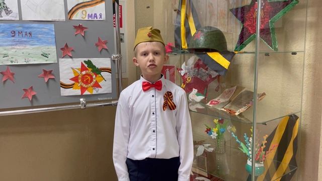 Стихотворение "Над могилой в тихом парке" - читает Дурасов Матвей смотреть онлайн