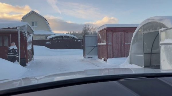 Уборка большой территории от снега аккумуляторным снегоуборщиком