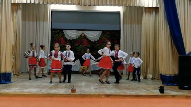 Ansamblul de dans ,,Oleandra" смотреть онлайн