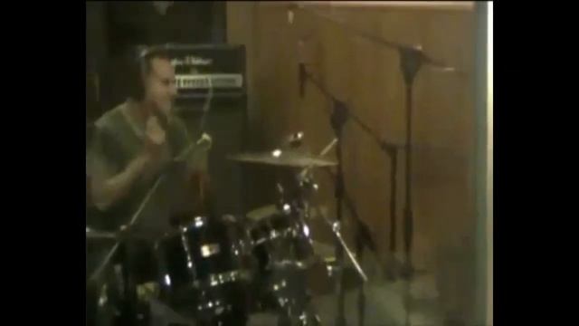 John Macaluso recording drums for Rustfield's first album. смотреть онлайн