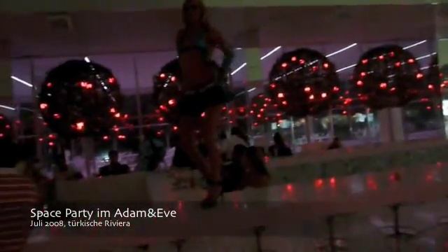 Adam&Eve Hotel - Space Party an der längsten Bar der Welt смотреть онлайн
