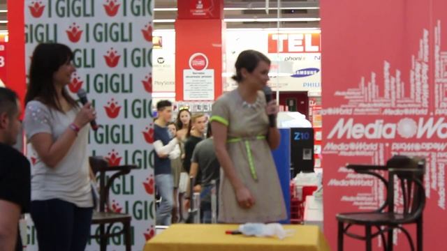 L'arrivo di Verdiana al Centro Commerciale "I Gigli" a Firenze- 11/06/2013 смотреть онлайн