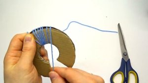 Как сделать помпон из ниток пряжи мастер класс  - способ третий - помпон на картонных кольцах